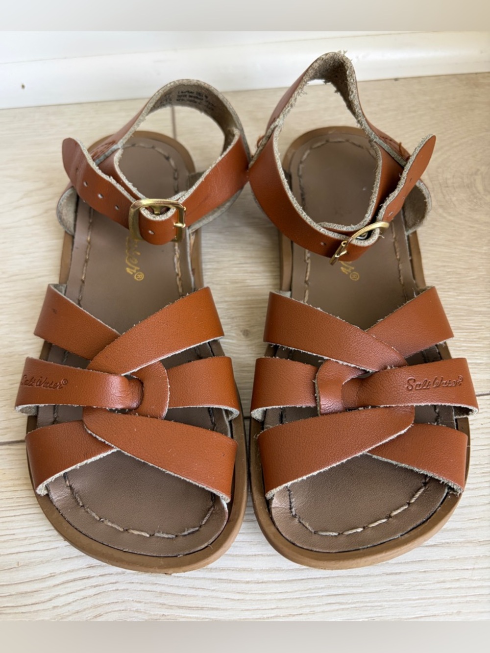 Brown saltwater sandals sun San